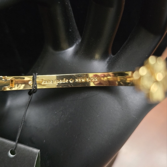 Kate Spade Heritage Spade Flower Hinged Bangle - Picture 4 of 4